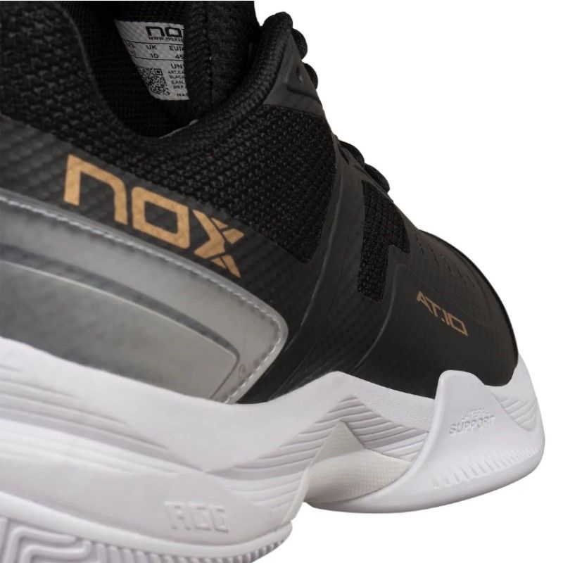 CHAUSSURES DE PADEL NOX AT10 PRO noir/or 2024/25