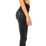 Joueuse avec legging Floky Hyper noir femme technique avec compression ciblée soutien musculaire et confort pour la pratique sportive intense