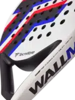 Raquette padel Tecnifibre Wall Master 360 2023 modèle précis et maniable conçu pour les joueurs en quête de contrôle et de confort sur le court vue manche