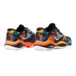Les chaussures de padel Joma Smash Men W2531C offrent respirabilité, amorti et excellente adhérence.
