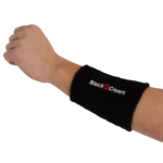 Poignet éponge Black Crown XL noir pour garder vos mains sèches et améliorer votre performance porté par un joueur