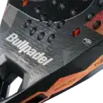 Raquette padel Bullpadel Neuron 02 Edge 2026 noir et orange conçue pour l’excellence vue manche