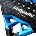Raquette padel Bullpadel Vertex 05 Hybrid 2026 noir et bleu pour les passionnés de jeu polyvalent vue manche
