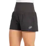 Short Bullpadel Enejo noir est un allié incontournable pour les joueuses sportives et qui ont un jeu vif sur le terrain vue coté
