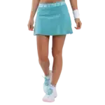 Jupe Nox Pro turquoise la jupe technique idéale pour les joueuses de padel qui veulent avant tout du confort en jeu portée par joueuse