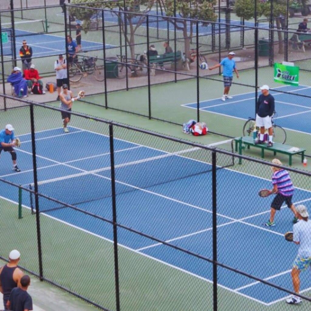 Paddle tennis un sport de raquettes peu connu